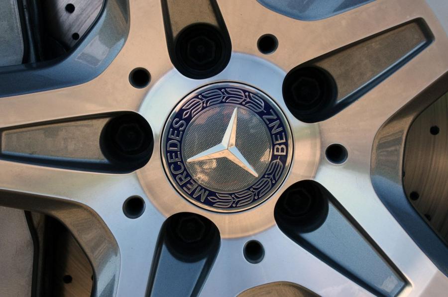 Mercedes-Benz SL550 2013 года  (фото 38 из 51)